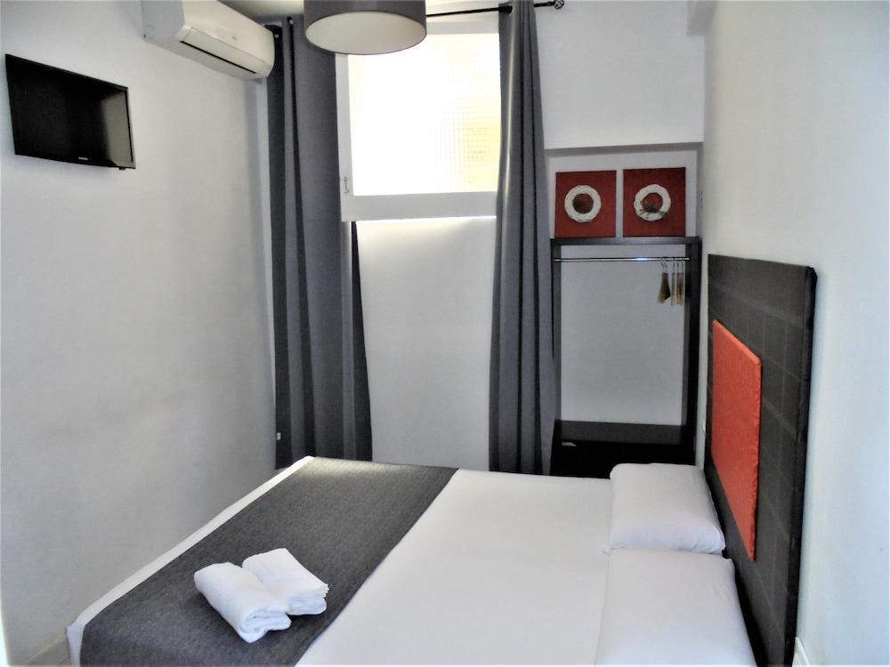 Хостел Easy Sants By Bossh! (Adults Only) Барселона Екстер'єр фото